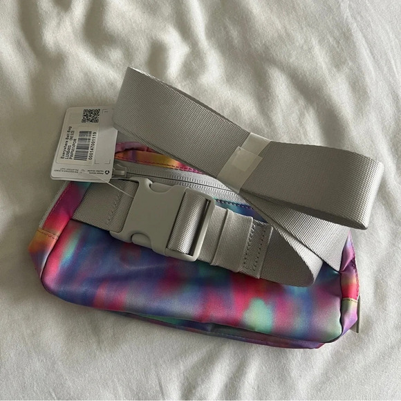 🆕 Lululemon Everywhere Belt Bag - Prism Wash Multi - Picture 4 of 6